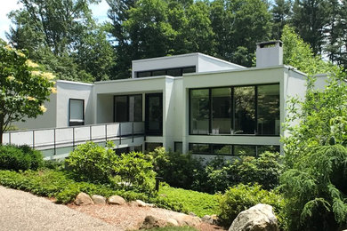 Exterior home photo in Bridgeport