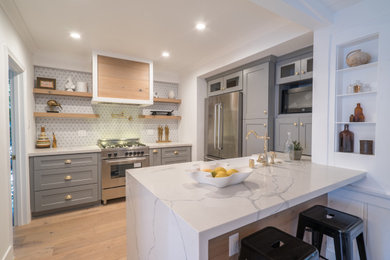Example of a transitional kitchen design in Los Angeles