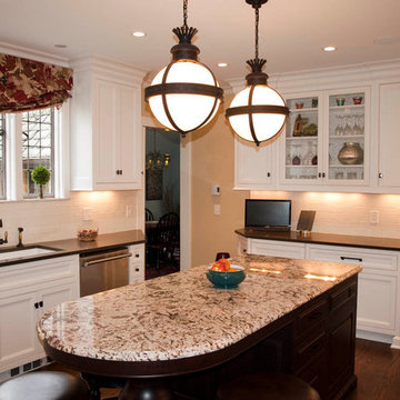 Traditional Kitchen In Wilmette