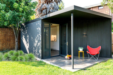 Photo of a contemporary shed and granny flat in Sydney.