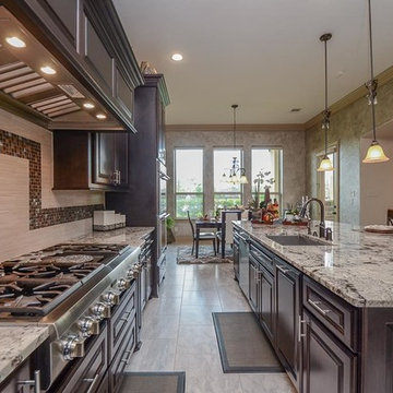 Textural Metallic Walls in Missouri City, TX Home