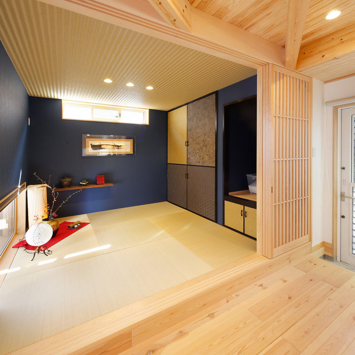 おしゃれなリビング・居間 (和モダンな壁紙、壁紙) の画像 75選 - 2026 年 7月 | Houzz (ハウズ)