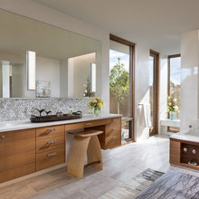 420 W Grand Bathroom