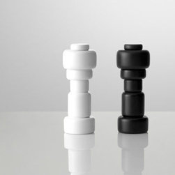 Accessories - Salt And Pepper Shakers And Mills