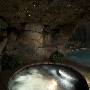 Idéer för att renovera en rustik rund baddamm, med naturstensplattor