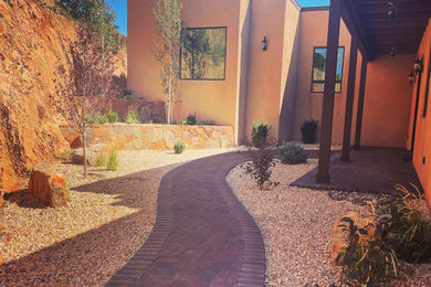 Inspiration for a contemporary landscaping in Albuquerque.