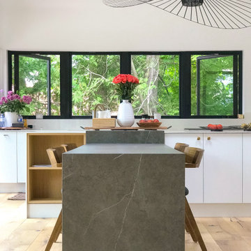 Shanty Bay: Lakeside Kitchen