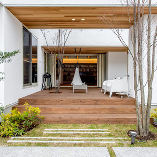 他の地域のアジアンスタイルのおしゃれなデッキ (アウトドアキッチン、張り出し屋根) の写真