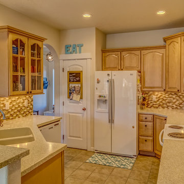 Backsplash tile and coordinating colors!