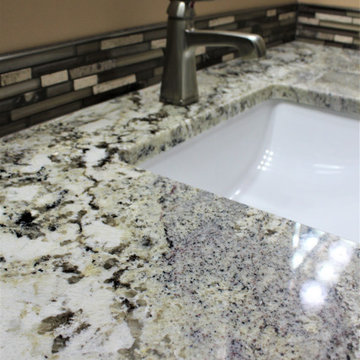 Starmark Kitchen/Main Bath in Maple Bridgeport Peppercorn/Mocha