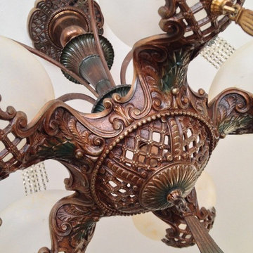 1914 Hanging Gill Glass Slip Shade Chandelier, "Fountain Line" Edition