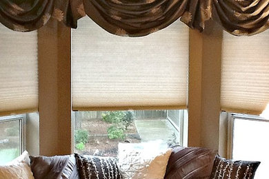 Bedroom - traditional bedroom idea in Seattle