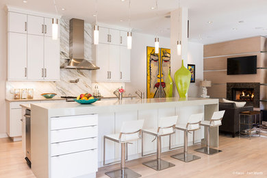 Inspiration for a modern kitchen remodel in Dallas