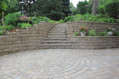Design ideas for a traditional landscaping in Minneapolis.