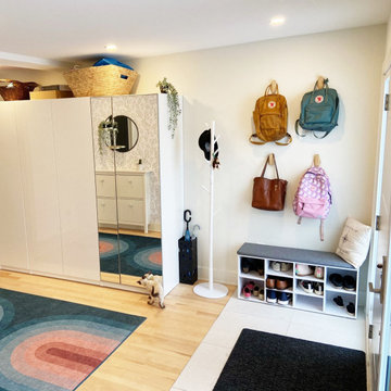 Mudroom entryway design in Le Plateau, Montreal