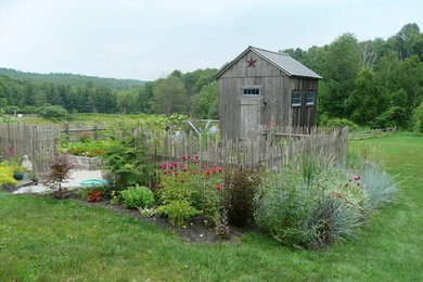 Inspiration for a small farmhouse full sun backyard gravel landscaping in Burlington.