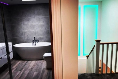 Großes Modernes Badezimmer in Essex