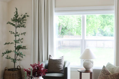 Example of a transitional living room design in Nashville