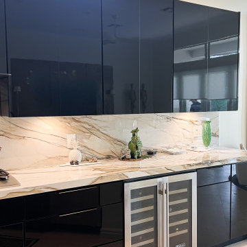 Contemporary Kitchen Design with Dark Cabinetry and Light Quartz Contrast
