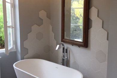 マルセイユにあるトランジショナルスタイルのおしゃれな浴室の写真