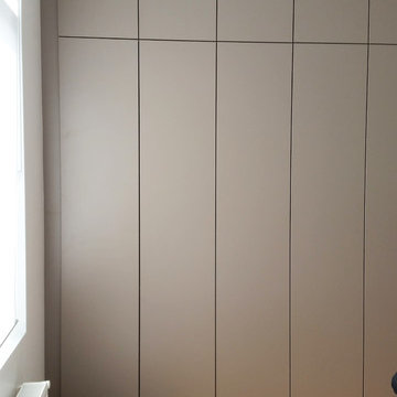 Grand dressing sur tout le long d'un mur