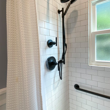 Universal Bathroom with Elegant Features