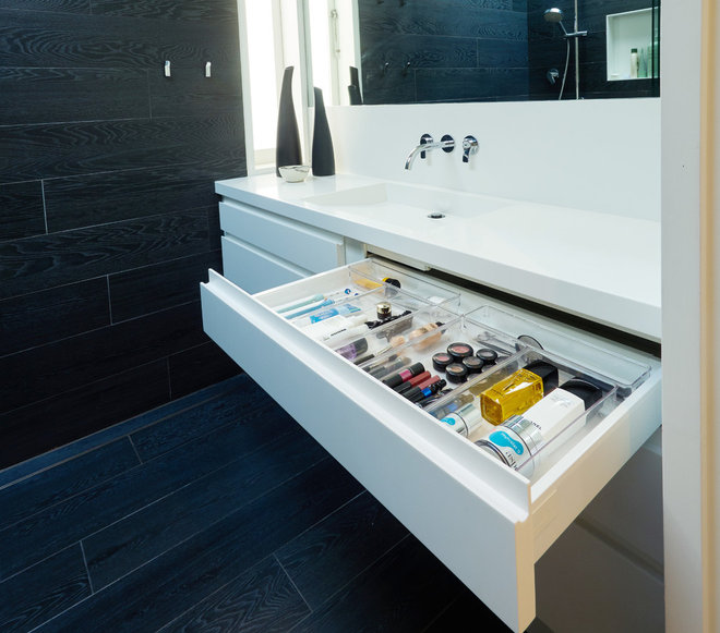 Modern Bathroom by Organising Solutions