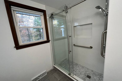 ボストンにあるコンテンポラリースタイルのおしゃれな浴室の写真