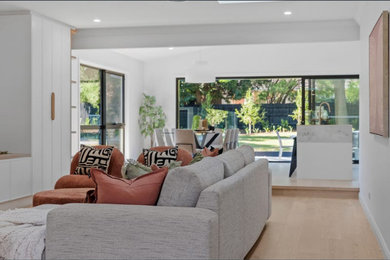 Inspiration for a modern living room in Melbourne.