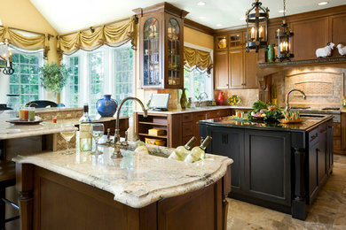 Kitchen - traditional kitchen idea in Philadelphia