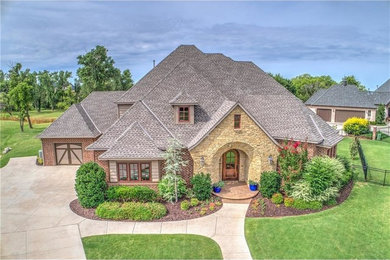 Traditional exterior home idea in Oklahoma City