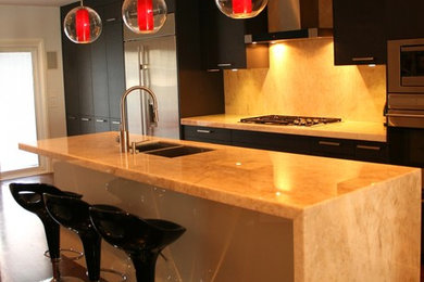 Inspiration for a contemporary kitchen remodel in Toronto