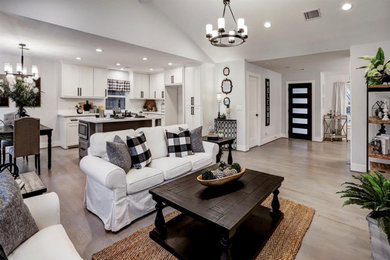 Example of a classic home design design in Houston