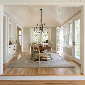 Elegant Lakeside Retreat