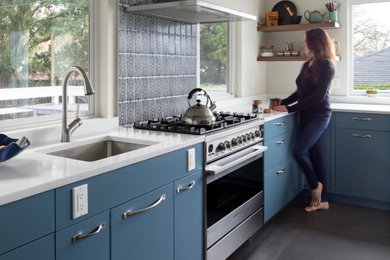 Trendy kitchen photo in Seattle