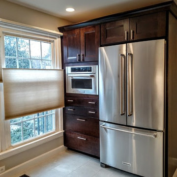Townhome kitchen white/espresso contrast