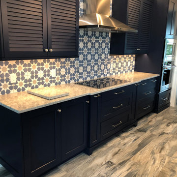 Clean Cobalt in a Crisp Kitchen Makeover