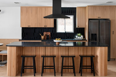 Kitchen - contemporary kitchen idea in Austin
