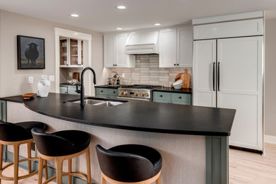 Example of a kitchen design in Seattle