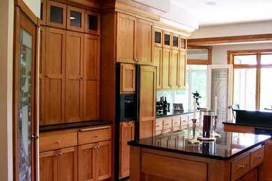 Kitchen - craftsman kitchen idea in Milwaukee