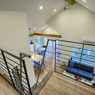 シアトルのモダンスタイルのおしゃれなホームオフィス・仕事部屋の写真