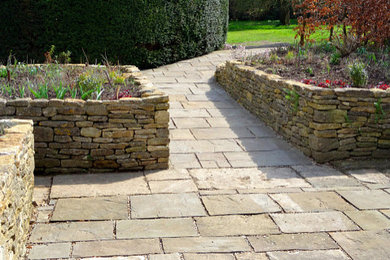 Inspiration for a landscaping in Orange County.