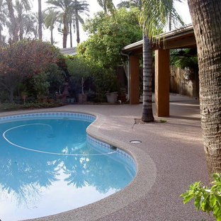 Mittelgroßer Klassischer Pool hinter dem Haus in individueller Form mit Granitsplitt in Phoenix