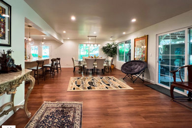Inspiration for a modern home design remodel in Los Angeles