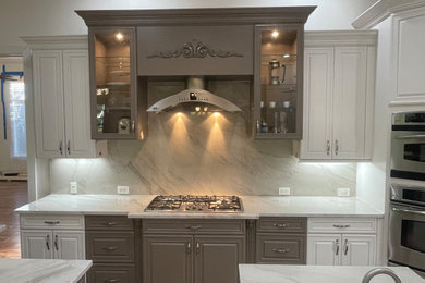 Trendy kitchen photo in Tampa
