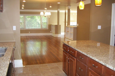 Kitchen - traditional kitchen idea in Atlanta