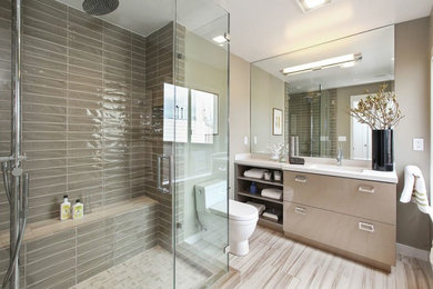 Bathroom - modern bathroom idea in San Francisco