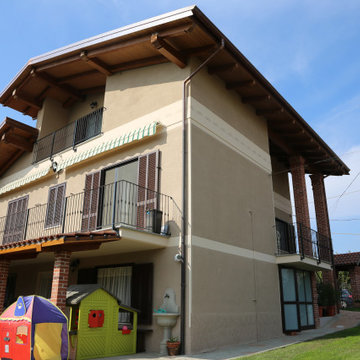 Sopraelevazione con ristrutturazione casa unifamiliare
