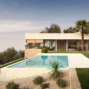 Maritimer Pool neben dem Haus in rechteckiger Form in Venedig