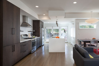 Example of a minimalist kitchen design in San Francisco